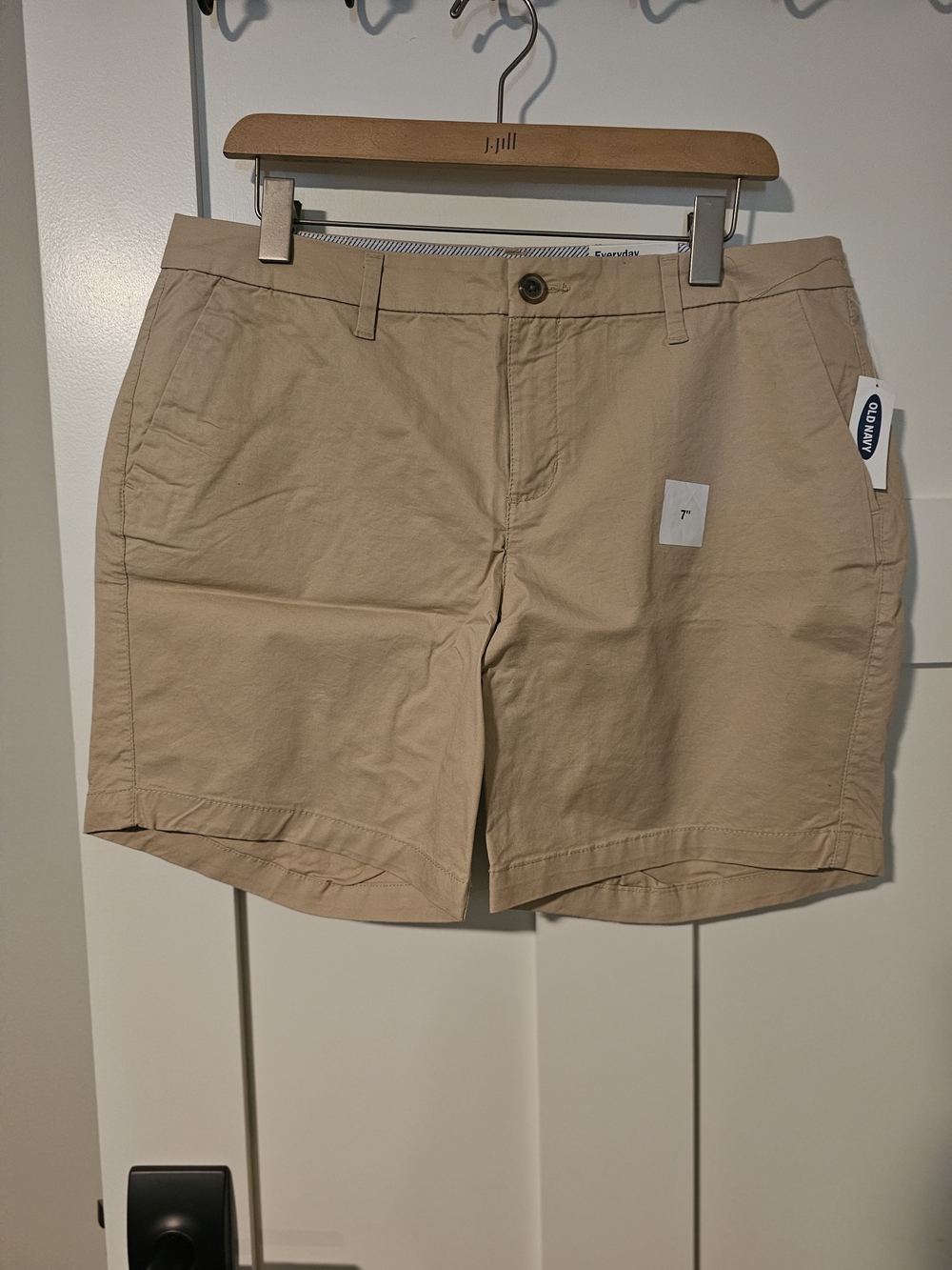 Old Navy Women’s Tan Chino Shorts